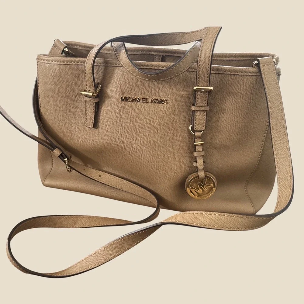 Michael Kors Jet Set Tan Saffiano Leather Satchel Crossbody Bag AV-1501 preloved